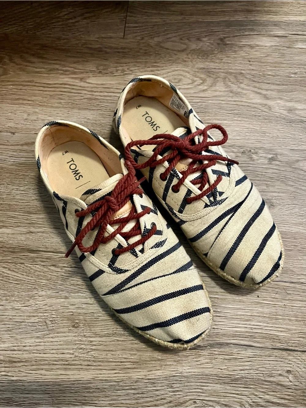 TOMS Cordones Natural Woven Rivera Stripe on Rope Navy Stripes and Red Laces